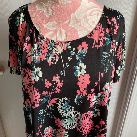 Black Floral Top - Picture 2 of 7